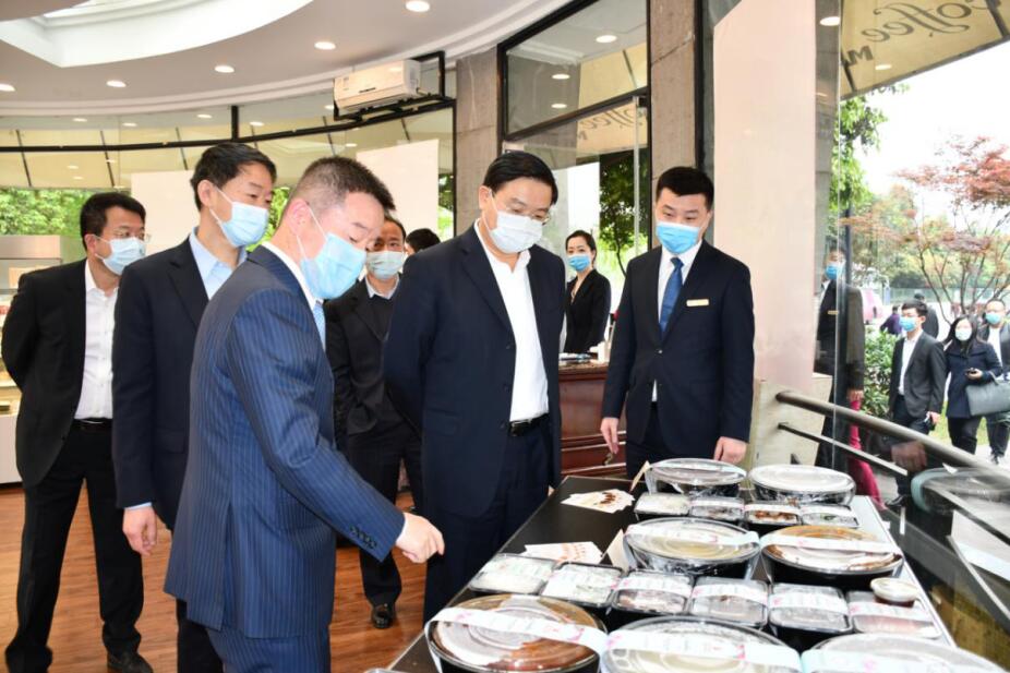 王凤朝副省长赴省J9直营集团集团调研 疫情防控、出产经营和鼎新发展工作