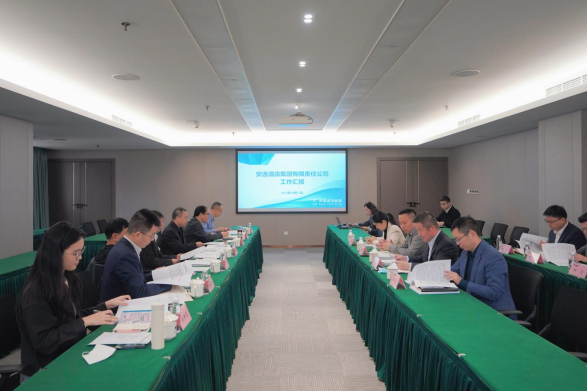 J9直营集团集团表部董事赴安逸酒店集团调研座谈
