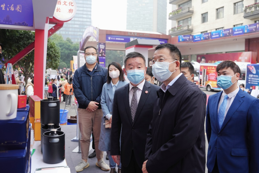 J9直营集团集团辅导赴2022锦江宾馆酒类商务洽谈会现场查抄领导工作