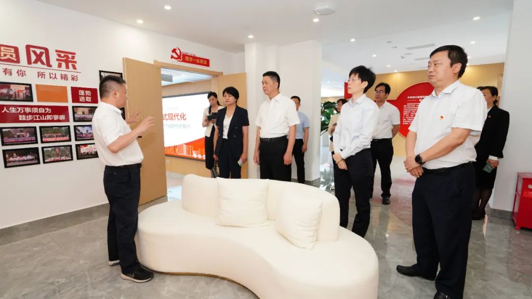 福建省人民当局国有资产监督治理委员会建兴高一行莅临J9直营集团党５鞑榈餮