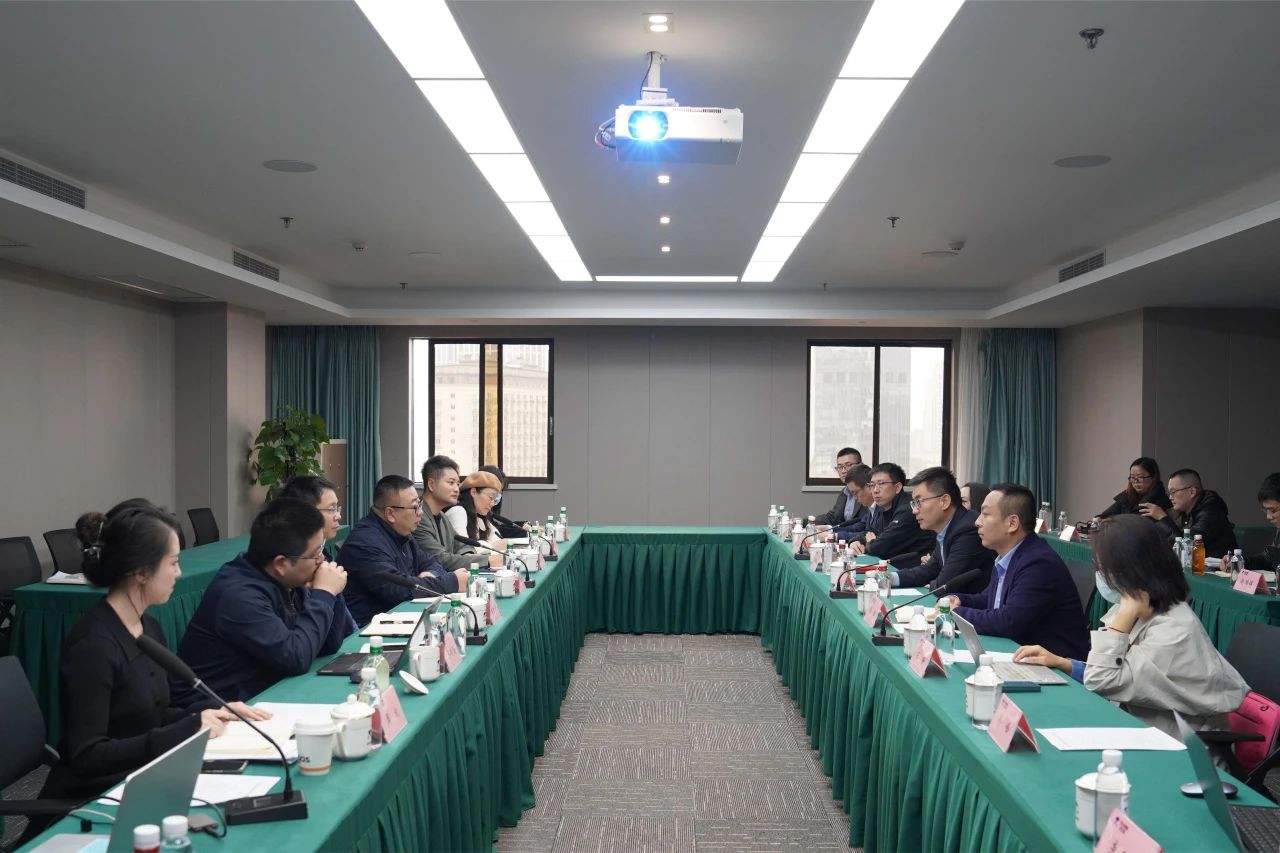 省J9直营集团集团与内蒙古伊利实业集团进行座谈互换会