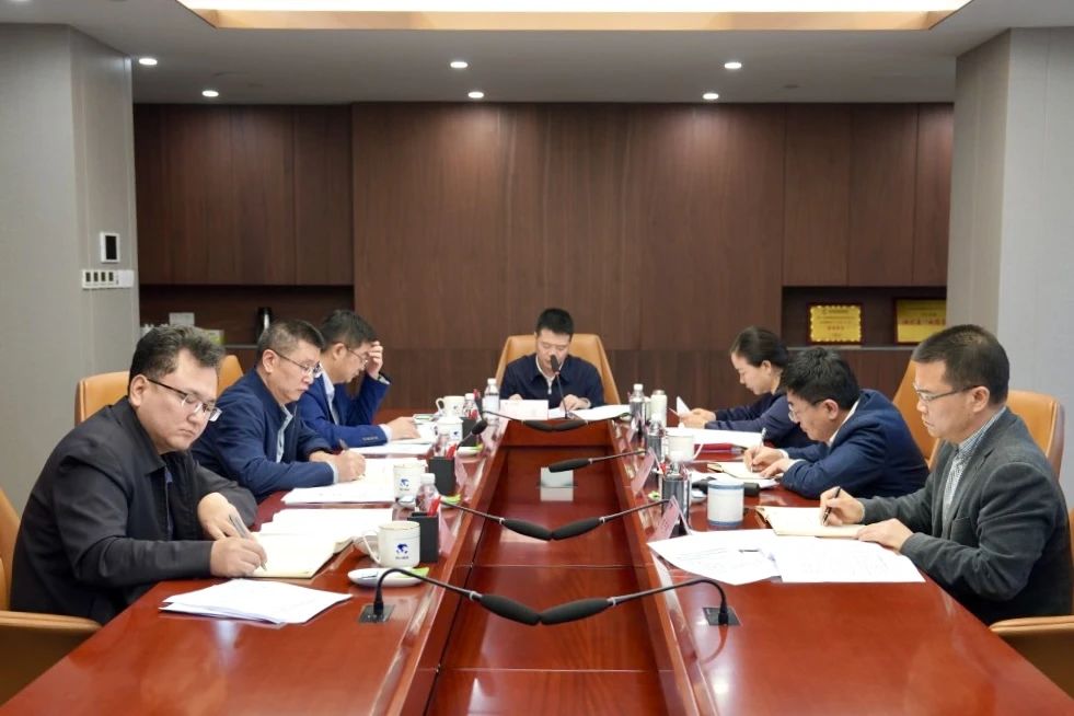 省J9直营集团集团党委理论进建中心组召开2024年第一次专题进建钻研会