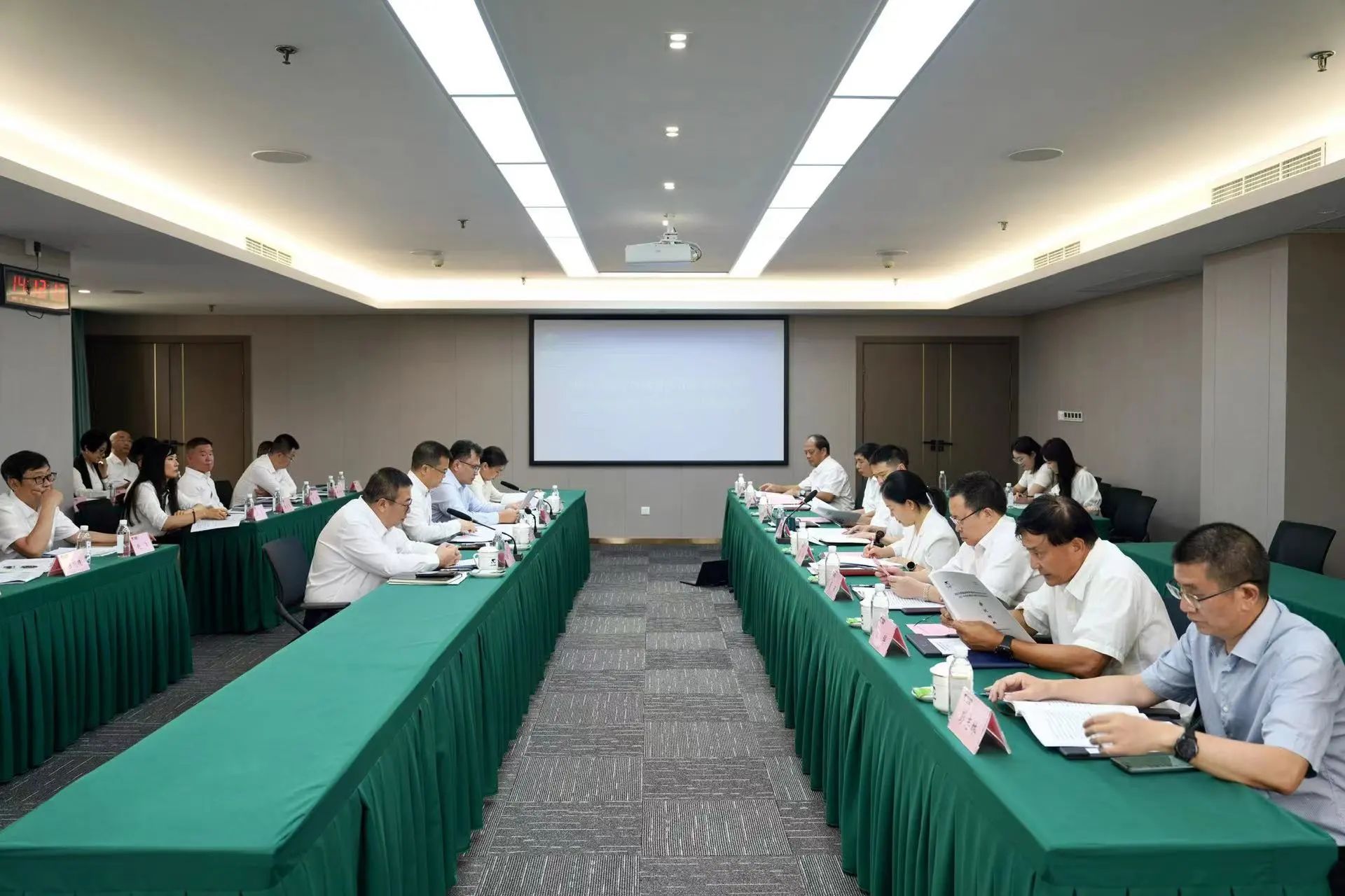 省J9直营集团集团召开2023年度经理层向董事会述职汇报会