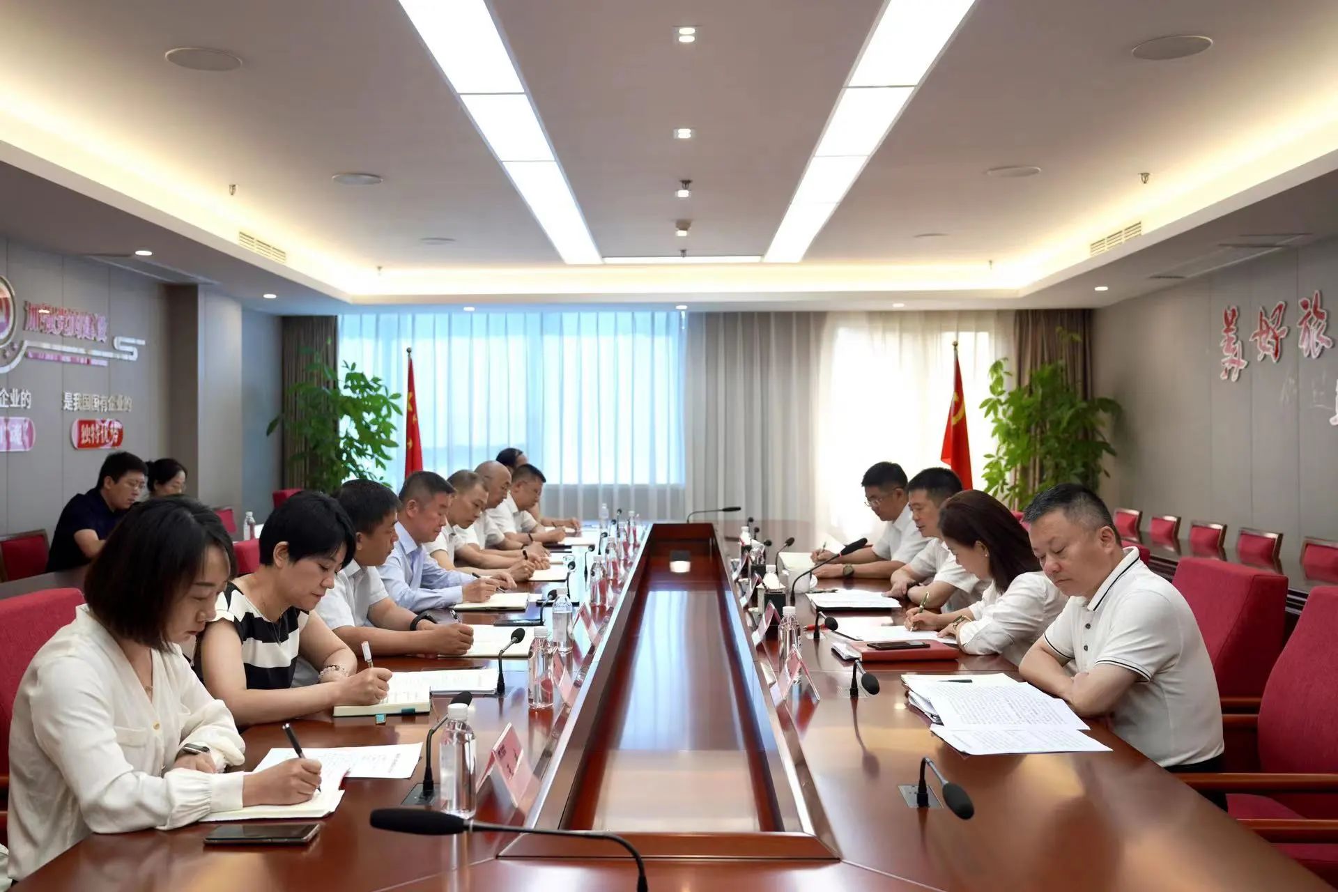 c3f5f04a-b446-4b97-933d-3f93924f6190 省J9直营集团集团召开新任职干部任前集体发言会