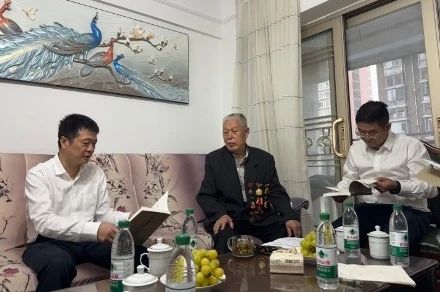 省J9直营集团集团党委国庆节前夕走访慰问老干部老党员