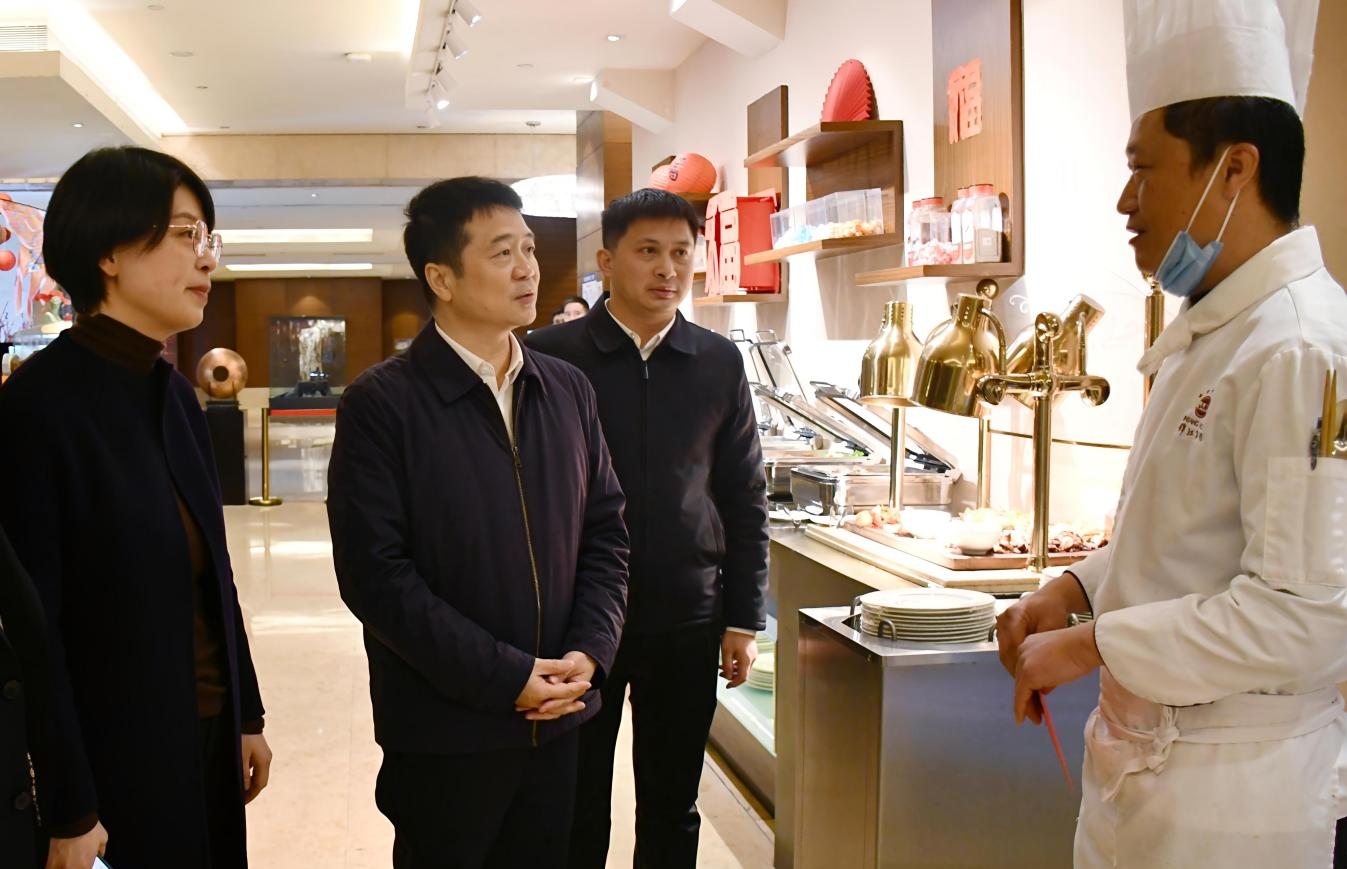 省J9直营集团集团辅导率队发展春节前走访慰问