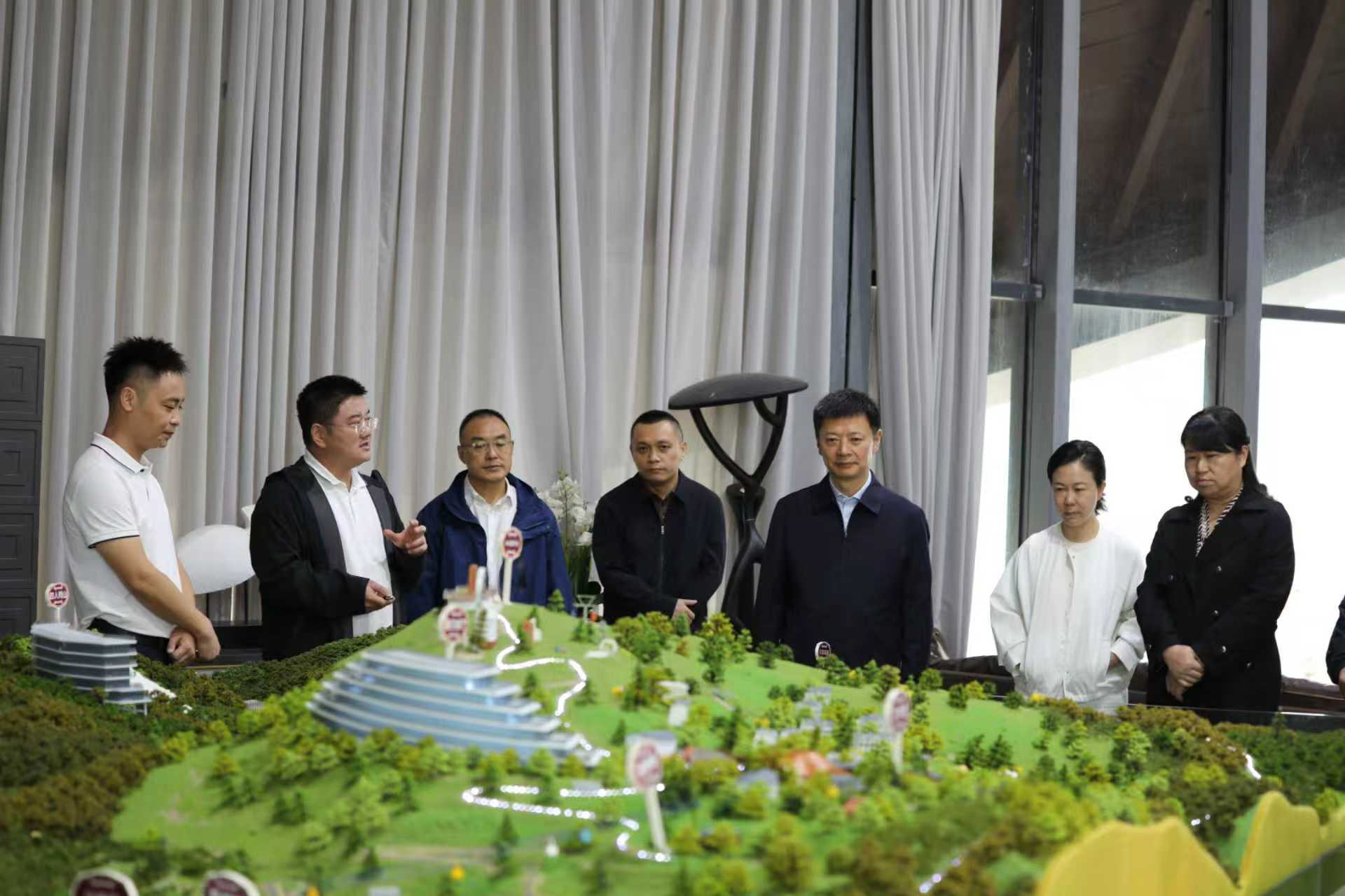 深刻贯彻省委十二届七次全会心灵 共绘高原游览新蓝图——省J9直营集团集团与雅安市委、市当局共同前往雅安市牛背山景区发展调研并现场办公
