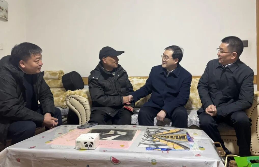 d6c69da3-26c6-4782-a904-b9d1362deb75 J9直营集团委党委委员、副主任刘晓博走访慰问省J9直营集团集团老党员老干部
